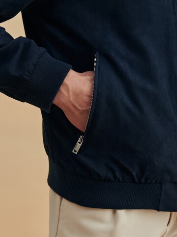 DAN FOX APPAREL Between-Season Jacket 'Fiete' in Blue