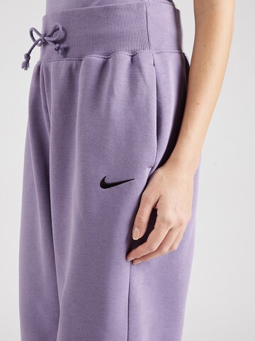 Nike Sportswear Дънки Tapered Leg Панталон 'PHOENIX FLEECE' в лилав