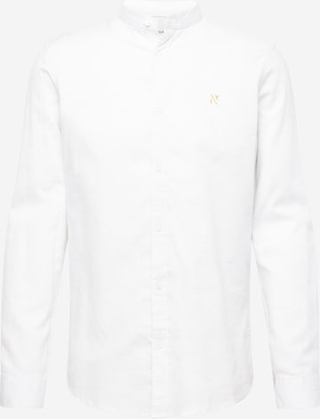 Coupe regular Chemise NOWADAYS en blanc : devant