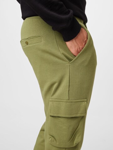 Tapered Pantaloni cargo 'Core Utility' di WESTMARK LONDON in verde