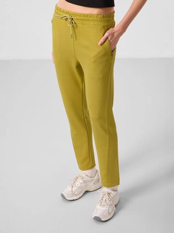 Tommy Life Regular Trousers in Yellow