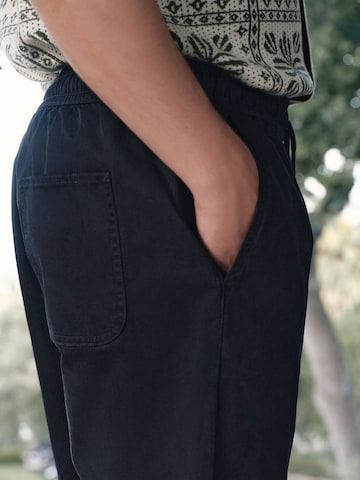 Next Szabványos Nadrág - fekete