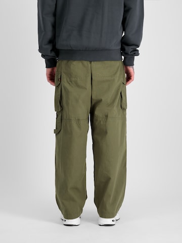 ALPHA INDUSTRIES Loosefit Cargobroek in Groen