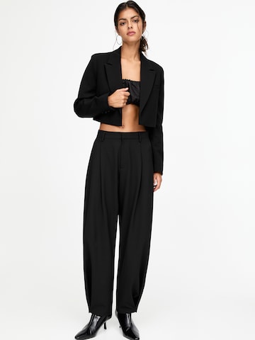 Loosefit Pantalon à pince Pull&Bear en noir