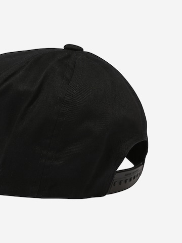 ARMANI EXCHANGE - Gorra en negro