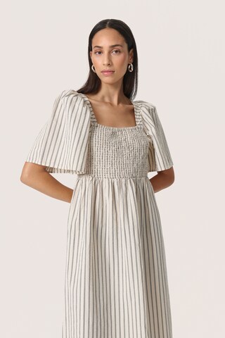 Robe 'Anvitte' SOAKED IN LUXURY en beige