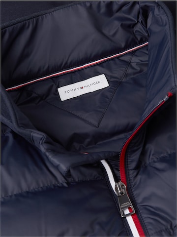 TOMMY HILFIGER Prehodna jakna 'Ess' | modra barva