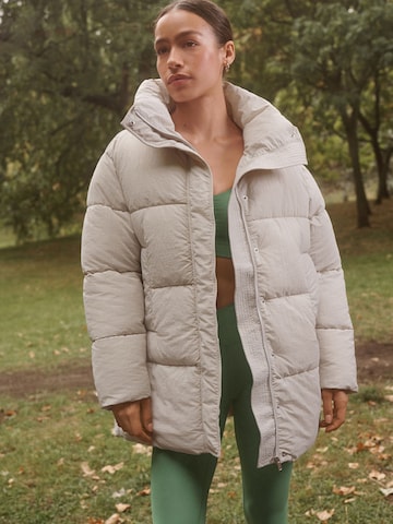 Next Ανοιξιάτικο και φθινοπωρινό παλτό σε λευκό