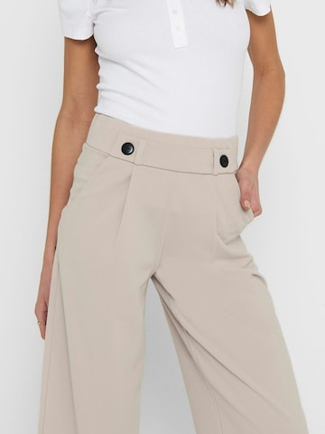 Wide leg Pantaloni con pieghe 'Geggo' di JDY in grigio