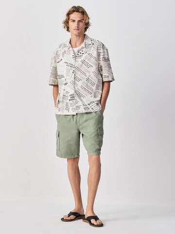 Regular Pantalon cargo Next en vert : devant