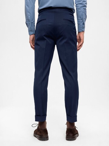 Antioch Tapered Bügelfaltenhose in Blau