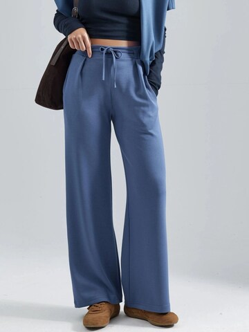 Hiccup Trousers in Blue: front