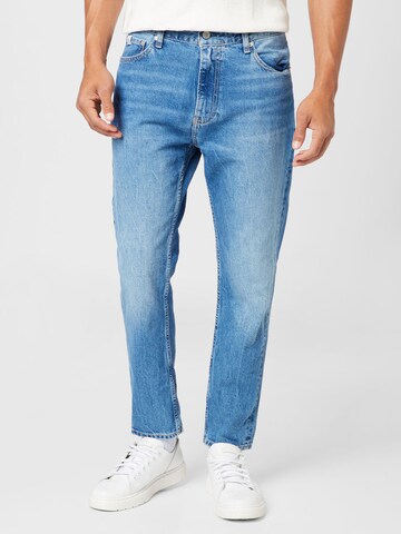 Calvin Klein Jeans Avsmalnet Jeans i blå: forside