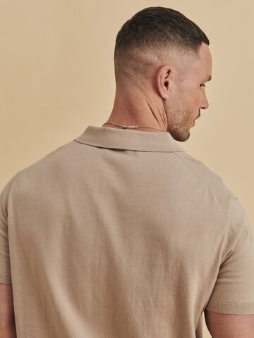 DAN FOX APPAREL T-shirt 'Jay' i beige