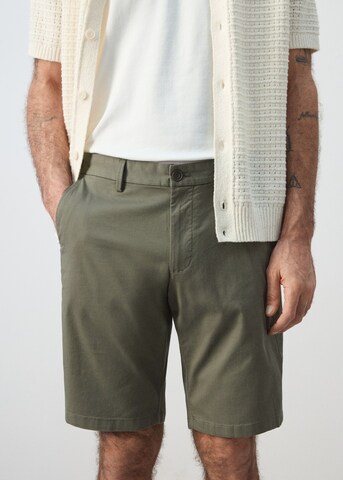 MANGO MAN Regular Shorts 'Gracia' in Grün: Vorderseite