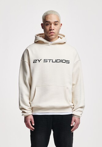 2Y Studios Sweatshirt in White: front