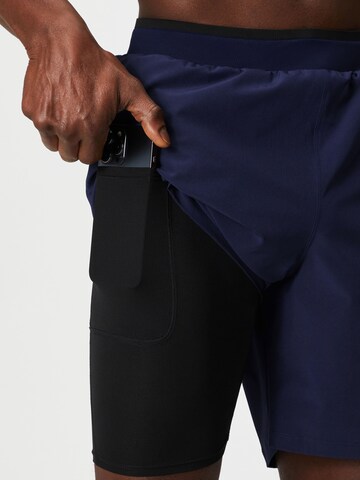 Fabletics Regular Shorts 'The Fundamental' in Blau