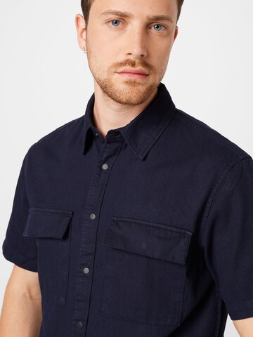 !Solid Regular fit Button Up Shirt in Blue