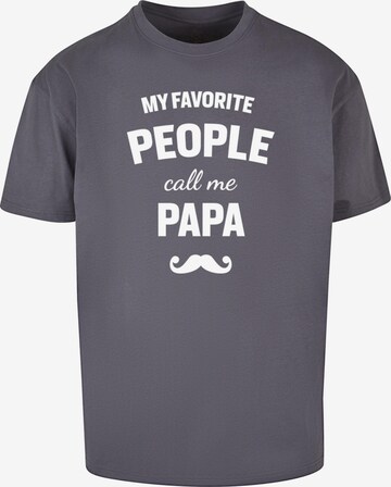 Merchcode Shirt 'Fathers Day - My Favorite People Call Me Papa' in Grijs: voorkant