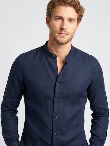 Camicia business 'Caravaggio Essentials Linen Man Shirt Light Blue' di 7Camicie in blu: frontale