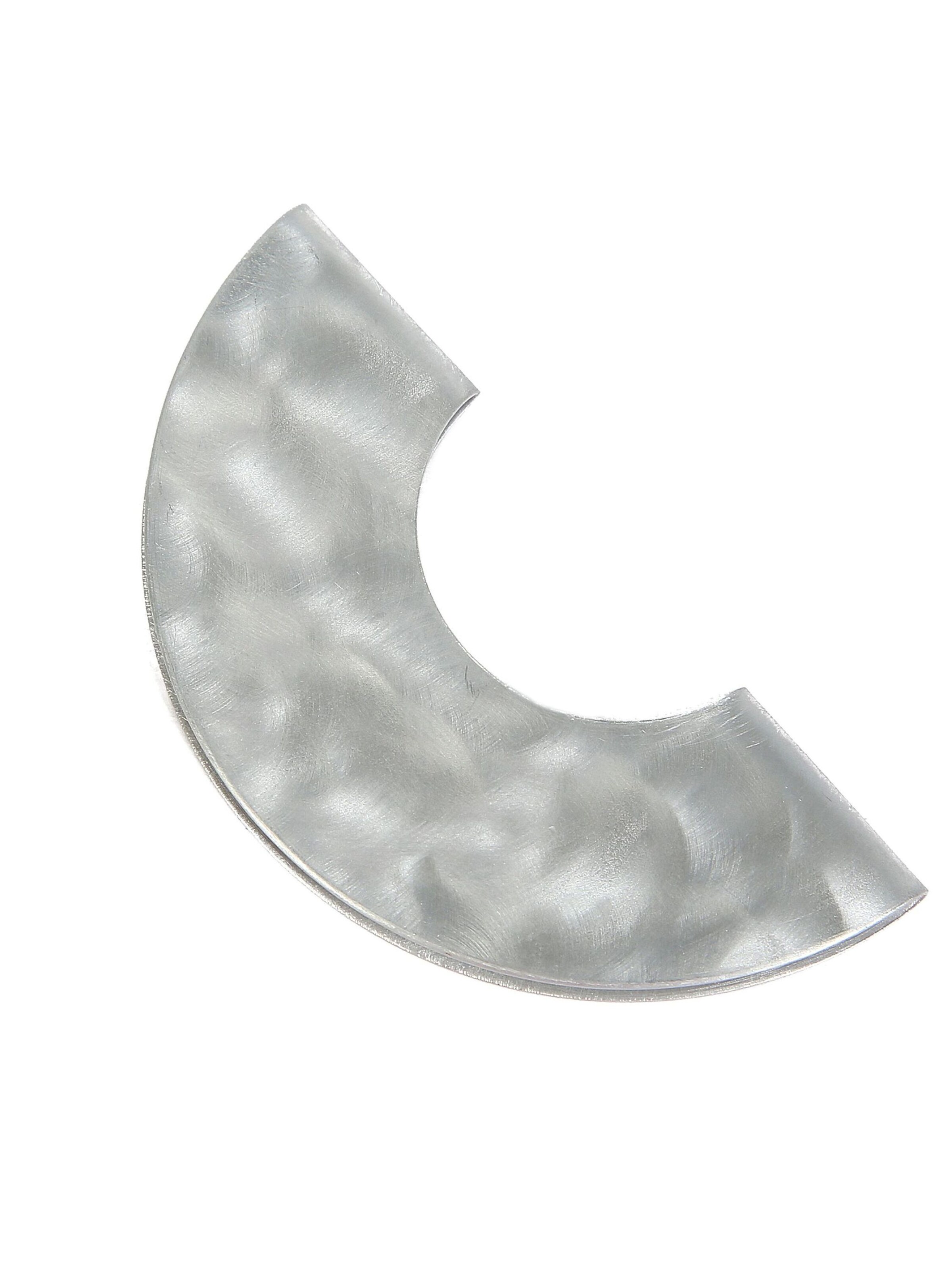 DeMarie Brosche in Grau