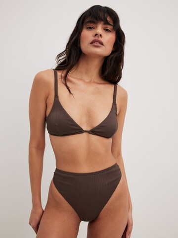 NA-KD Triangle Bikini Top in Brown: front