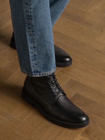 MANFIELD Schnürboots in Schwarz