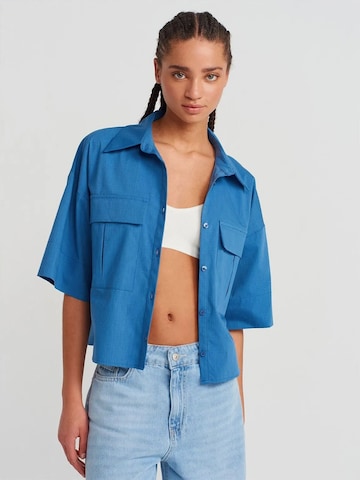 Maglietta di Dilvin in blu: frontale