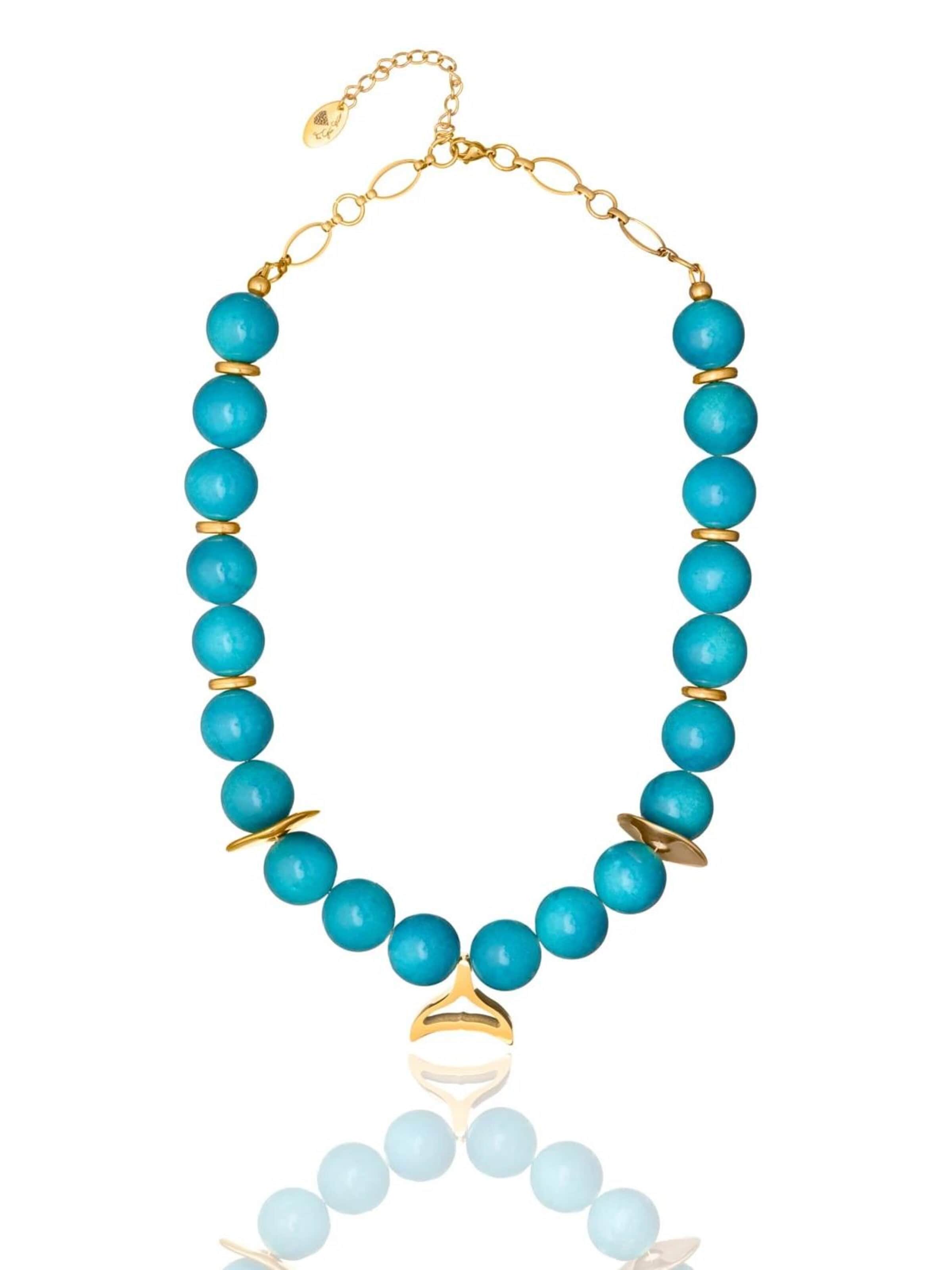 THE GEM STORIES JEWELRY Halsband 'Dynamic Vivid Blue Agate Necklace' i blå: framsida
