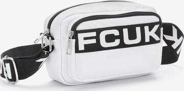 FCUK Τσάντα ώμου σε λευκό