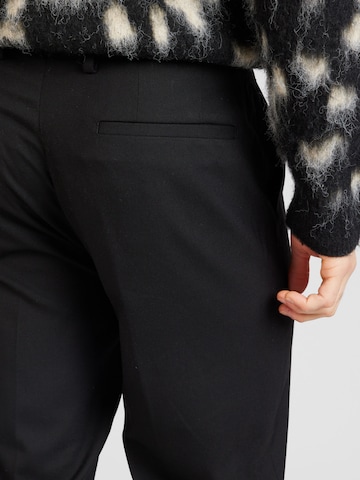 regular Pantaloni con pieghe di TOPMAN in nero