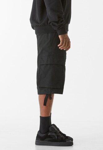Lost Youth Regular Cargo Pants in Black