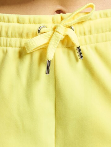 Juicy Couture Loose fit Trousers 'Tina' in Yellow