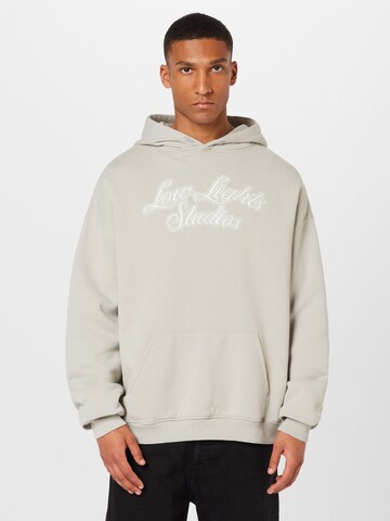 Low Lights Studios Sweatshirt in Grau: Vorderseite