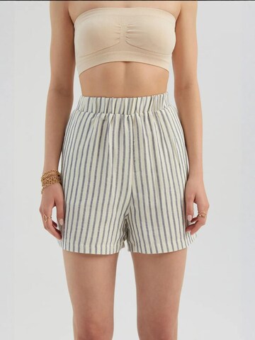 Hiccup - Regular Calças em branco