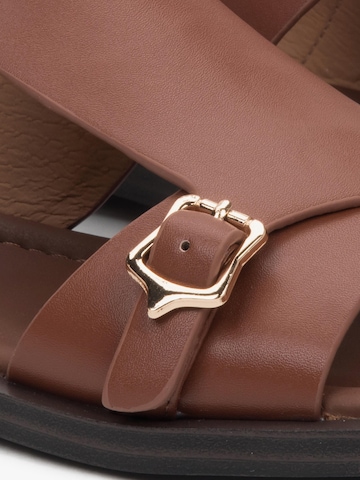 Estro Sandaal '225509' in Bruin