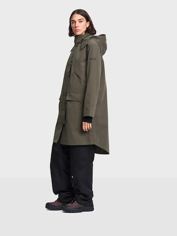 AIGLE Parka przejściowa w kolorze zielony: bok