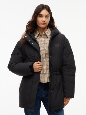 Tommy Jeans Zimní bunda – černá: přední strana
