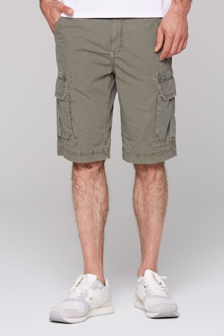 CAMP DAVID Regular Cargo Pants in Green: front