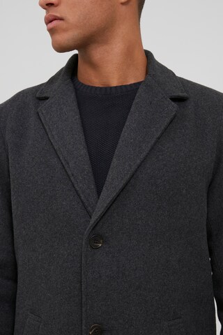 !Solid Between-Seasons Coat 'SDTave' in Grey