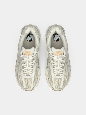 Nike Sportswear Matalavartiset tennarit 'ZOOM VOMERO 5' värissä beige: yläosa