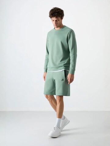 Tommy Life Regular Trousers in Blue