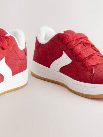 Baskets Next en rouge