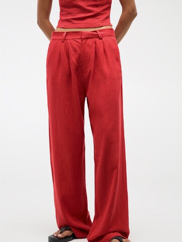 Pull&Bear Loose fit Pleat-Front Pants in Red