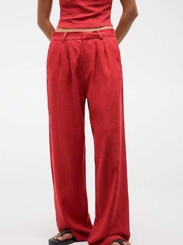 Loosefit Pantalon à pince Pull&Bear en rouge