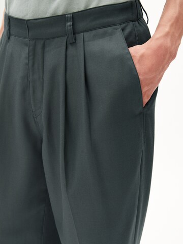ARMEDANGELS Loose fit Trousers 'Cesaaros' in Grey