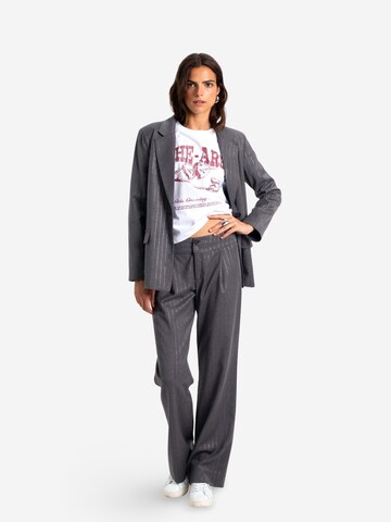 THE-ARE - regular Pantalón en gris: frente