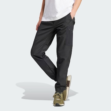 ADIDAS ORIGINALS Tapered Cargobroek 'UTILITY' in Zwart: voorkant