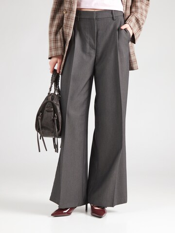 Wide leg Pantaloni con pieghe di Monki in grigio: frontale