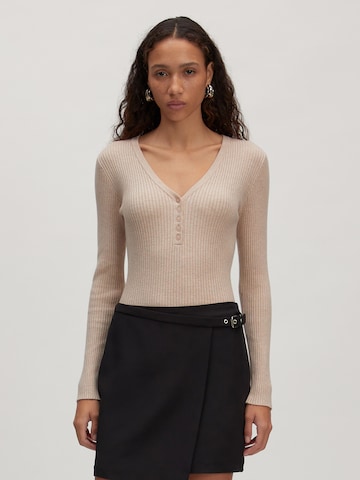 EDITED Sweater 'Alesia' in Beige: front
